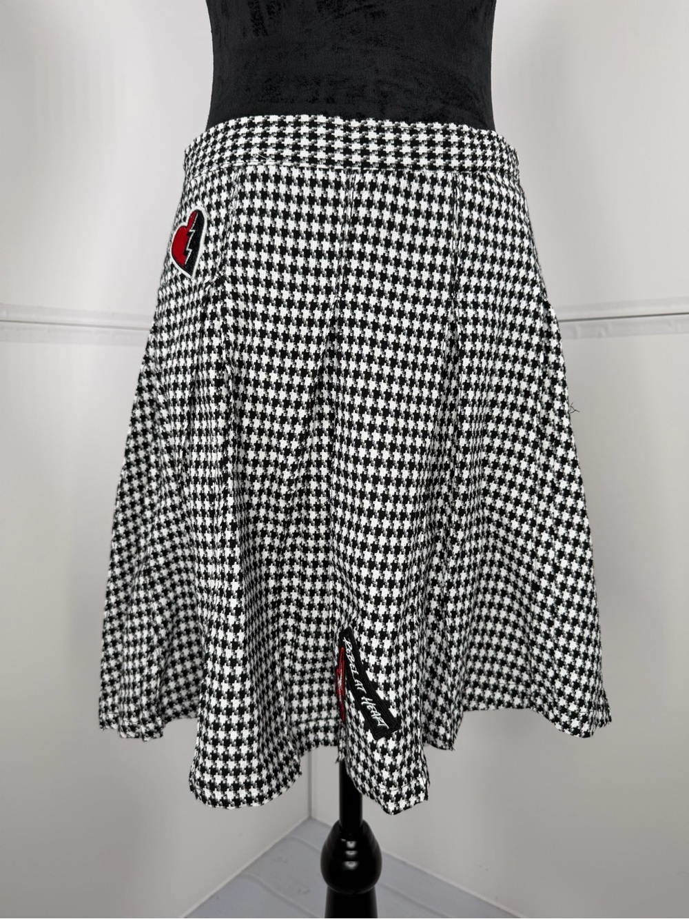 Disney Descendants Rise of Red Houndstooth Skirt XL Heart Patch Asymmetrical Hem